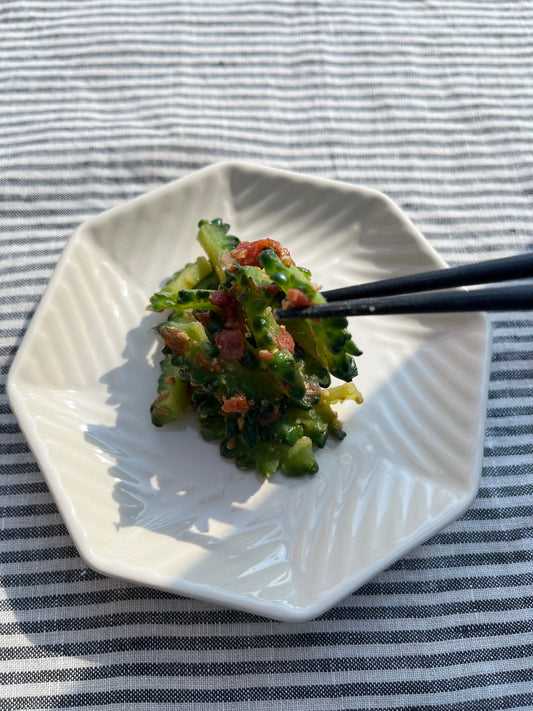 ゴーヤと梅の胡麻あえ
